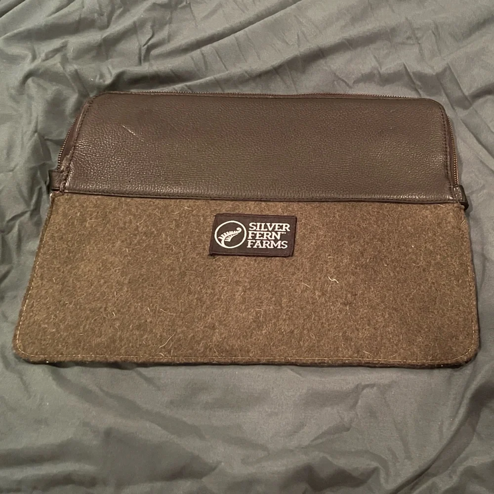 Honest Wolf Travel Bag Sleeve